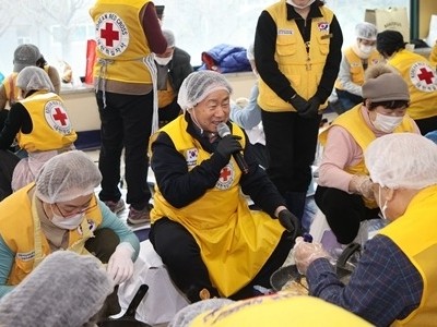 (0211)[복지정책과]남양주시, 적십자봉사회 남양주시협의회와 설 명절 맞이 취약계층 나눔행사 개최(사진2).jpg