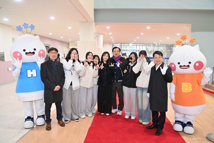 (사진1)미사 과밀학급 숙원 풀었다… 한홀중 개교로 하남 교육 품격 한 단계 도약.jpg