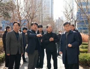 [보도사진]하남시의회 정병용 부의장, 미사 호반써밋‘민원의 날’주민불편...“현장 해법 찾기 나서”(1).jpg