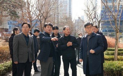 [보도사진]하남시의회 정병용 부의장, 미사 호반써밋‘민원의 날’주민불편...“현장 해법 찾기 나서”(1).jpg width: 100%; height : 150px