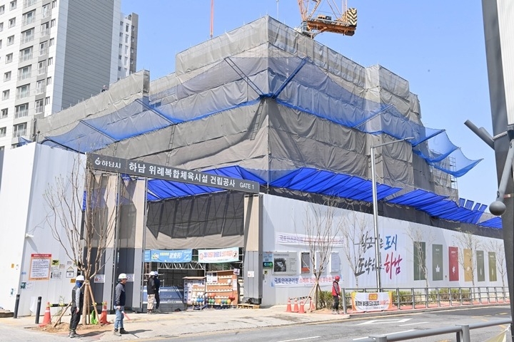 (사진3)하남시 민관협치위원회, 주요 공공시설 현장점검… “시민 눈높이 맞춘 시설 조성을 위해 민ㆍ관이 함께 노력”.jpg
