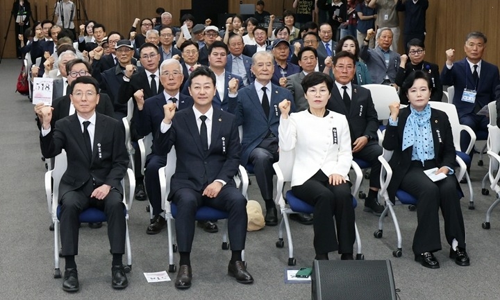 260518 김진경 의장, 5·18민주화운동 기념식 참석...오월의 정신 기억하며 민주주의 더 단단히 세워가겠다 (3) (1).jpg