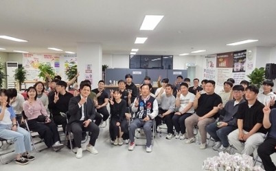 청년과의 대화.jpg width: 100%; height : 150px