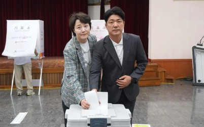 이용 후보 사전투표.jpg width: 100%; height : 150px