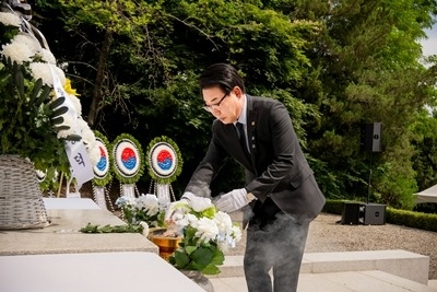 (사진2)남양주시의회, 제71회 현충일 추념식 참석.jpg