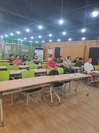 20260609_강의를 듣고 있는 회원.jpg