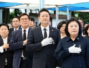 260606 김진경 의장, 제71회 현충일 추념식 참석...순국선열과 호국영령의 숭고한 희생 잊지 않겠습니다 (1).jpg