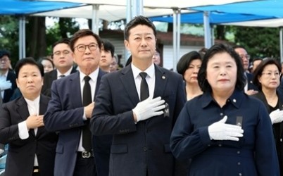 260606 김진경 의장, 제71회 현충일 추념식 참석...순국선열과 호국영령의 숭고한 희생 잊지 않겠습니다 (1).jpg width: 100%; height : 150px