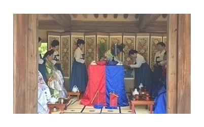 전통혼례공모사업의례진행중.jpg width: 100%; height : 150px
