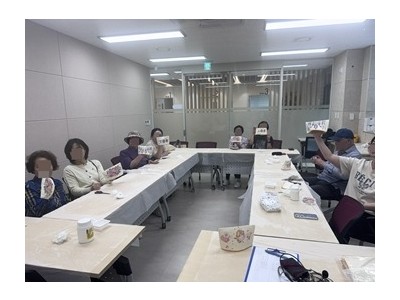 (0625)[동부보건소 건강증진과]남양주시 동부보건소, 경기도립노인전문 남양주병원 연계 ‘치매가족 힐링프로그램’ 진행(사진).jpg