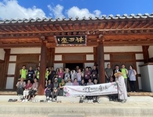 (0626)[진접읍 복지지원과]연꽃따라 숲으로… 남양주시 진접읍 지역사회보장협의체, 취약계층 어르신 위한 힐링 나들이 성료(사진).jpeg
