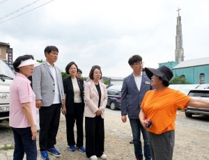 [보도사진]하남시의회 정병용 의원, 검단산 현장 방문...“무너진 지역상권 심폐소생 나서”(1).jpg