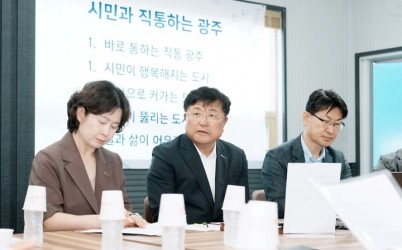 박관열 광주시장, 경안시장서 첫 _직통시장실_ 운영…전통시장 현안 청취 (3) (1).jpg width: 100%; height : 150px