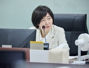 260720_윤도희_의원__“AI는_미래_아닌_‘현재’..._도민_생활_밀착형_AI_정책으로_삶의_질_높일_것”.jpg