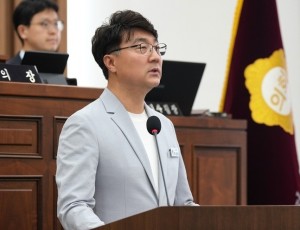 [보도사진]정경섭 하남시의원,“장기 방치 자전거 정리하고 통합 운영으로 전환해야”(1).jpg