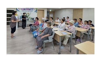 (0812)[남양주보건소 건강증진과]남양주보건소, 경로당 찾아가는 맞춤형 방문건강관리서비스 운영(사진).jpg width: 100%; height : 150px