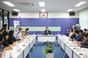 (0922)[홍보담당관]남양주시, 퇴계원읍서 16개 읍·면·동 ‘현장시장실’ 첫 순회 마무리(사진1).jpg
