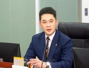260908_전석훈_의원__전국_첫_휴머노이드_로봇산업_지원_조례_상임위_통과.jpg