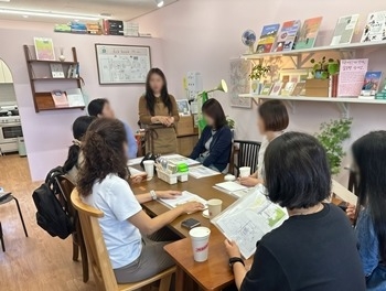 (1007)[도서관운영2과]남양주시 도서관, 지역서점 연계 ‘북투게더’…10월까지 운영(사진).jpg