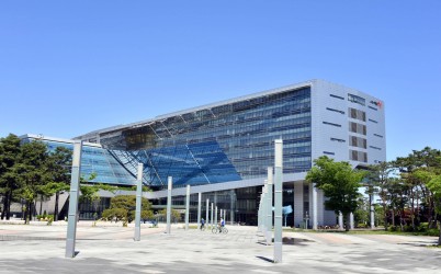  width: 100%; height : 150px